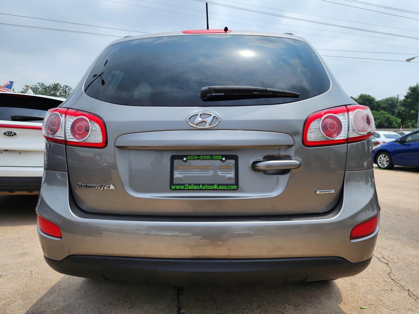 2012 GRAY Hyundai Santa Fe FE GLS (5XYZGDAB0CG) , AUTO transmission, located at 2660 S.Garland Avenue, Garland, TX, 75041, (469) 298-3118, 32.885551, -96.655602 - Welcome to DallasAutos4Less, one of the Premier BUY HERE PAY HERE Dealers in the North Dallas Area. We specialize in financing to people with NO CREDIT or BAD CREDIT. We need proof of income, proof of residence, and a ID. Come buy your new car from us today!! This is a very clean 2012 HYUNDAI SAN - Photo#4